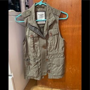 Abercrombie utility vest size small